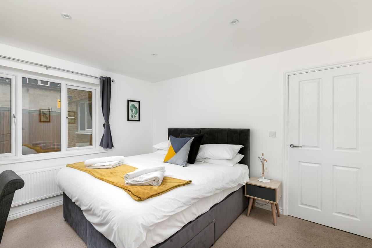 Hertford Serviced Apartments 웨어 외부 사진