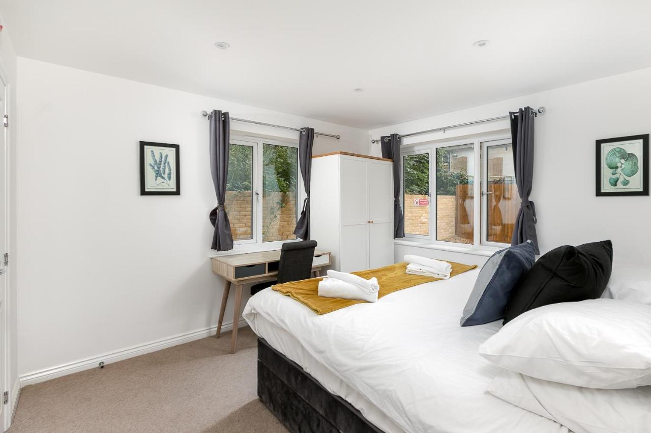 Hertford Serviced Apartments 웨어 외부 사진